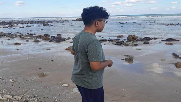 Wisatawan di Pantai Teres , Kecamatan Amarasi Seltan