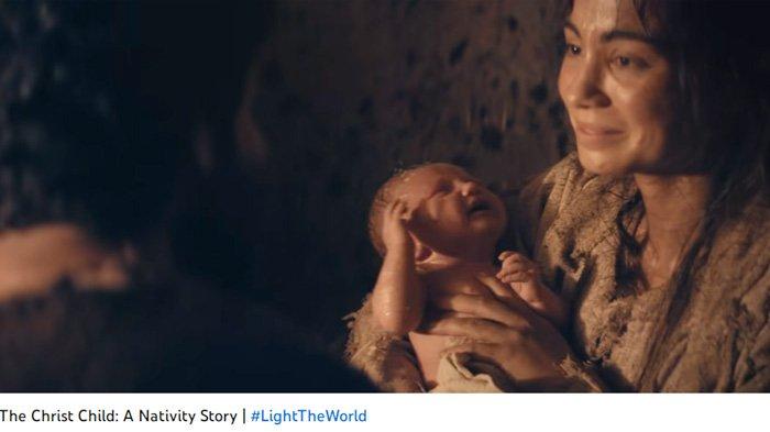 Adegan kelahiran Yesus di kandang hewan Betlehem, dalam film The Christ Child: A Nativity Story.