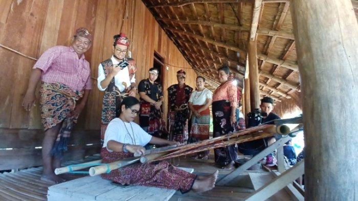 Muhammad Zinedine Alam yang akrab disapa Alam Ganjar berkesempatan mengunjungi Kampung Raja Prailiu, Kabupaten Sumba Timur, Rabu 7 Februari 2024.