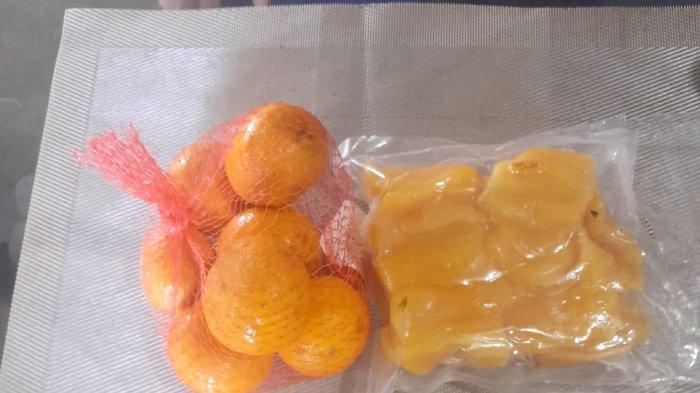 BUAH NANGKA SALAK MIX JERUK - Kuliner NTT Tingkat Imun Tubuh Dengan Perbanyak Vitamin C Makan Buah Nangka Salak Mix Jeruk ala Ferry Ndoen, GBU Ora Et Labora, Sabtu 18 November 2023 (fen)