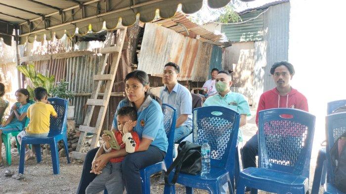 BUDIKDAMBER - Kegiatan PKM Prodi Teknologi Budidaya Perikanan (TBP), Jurusan Perikanan dan Kelautan dari Politani Kupang, di Kelompok Mekaar Lais Manekat, di Kelurahan Fatululi, Kecamatan Oebobo, Kota Kupang, Sabtu (3/8).