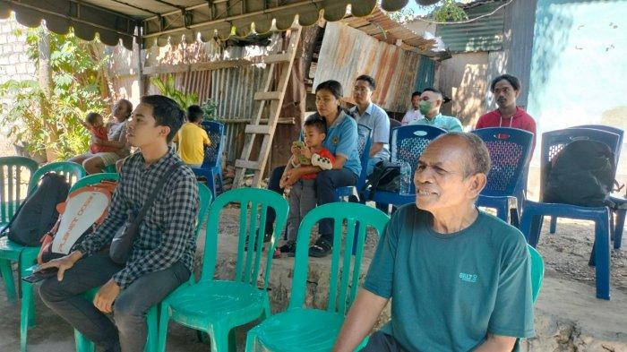 BUDIKDAMBER - Kegiatan PKM Prodi Teknologi Budidaya Perikanan (TBP), Jurusan Perikanan dan Kelautan dari Politani Kupang, di Kelompok Mekaar Lais Manekat, di Kelurahan Fatululi, Kecamatan Oebobo, Kota Kupang, Sabtu (3/8).