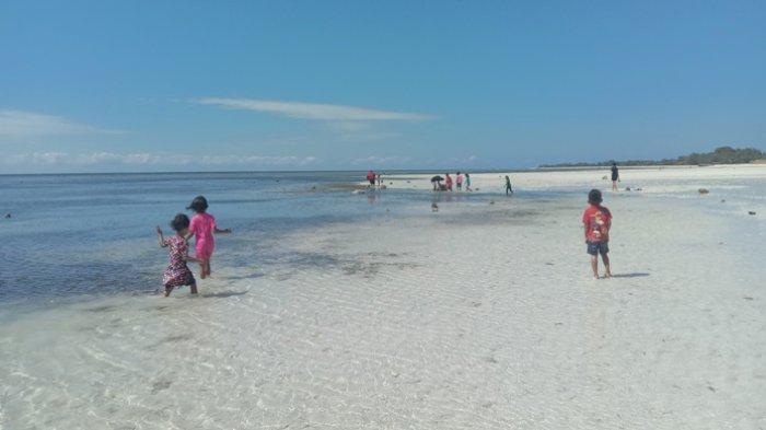 Inilah salah satu obyek wisata Pantai Walakiri di Kecamatan Pandawai Kabupaten Sumba Timur.