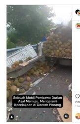 Buah durian berserakan di jalanan di Pinrang Mamuju