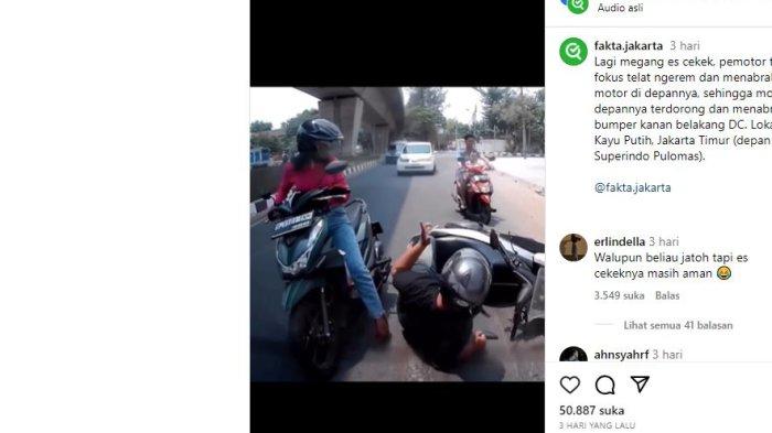 ES KECEK - Berita Viral Video Asyik Minum Es Cekek Pengendara Tabrak Peengendara sepeda motor di Kayu Putih Jakarta Timur
