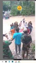 Kondisi musim hujan di NTT saat ibu hamil dirujuk dari Puskemas Sulamu ke Kupang jadi Berita Viral Lokal