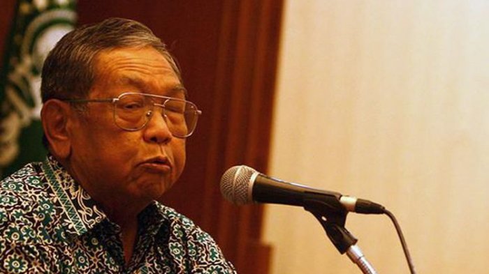KH Abdurrahman Wahid (Gus Dur) menggelar jumpa pers di Kantor PB Nahdlatul Ulama, Jakarta, Rabu (19/11/2009).