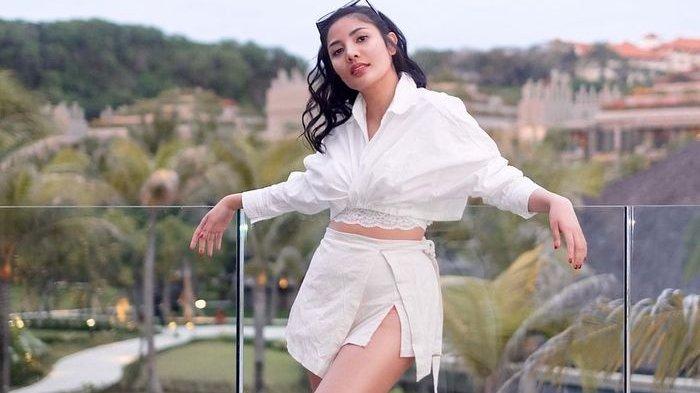 Mentang-mentang Sudah Berstatus Janda, Nindy Ayunda Berani Tampil Seksi Pamer Belahan Dada dan Paha