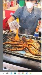 Gurita bakar olesan mentega di Nipa