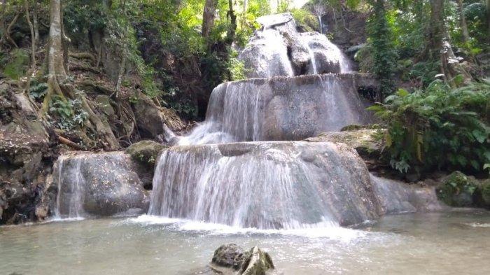 Obyek wisata air terjun Oehala