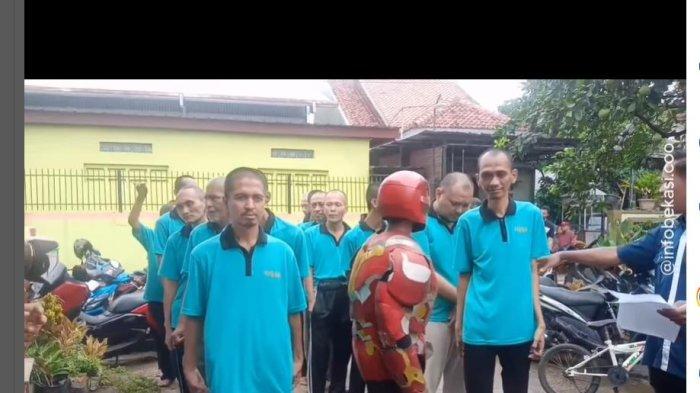 Intip yuk detik detik dan suasana saat 97 Orang Dengan Gangguan Jiwa Coblos di TPS dan menjadi Berita Viral