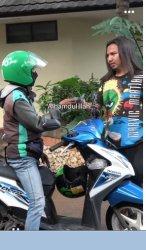 OJEK ONLINE - Viral Tukang Ojek Kaget Antar 10 Meter Dapat Uang Rp 500.000