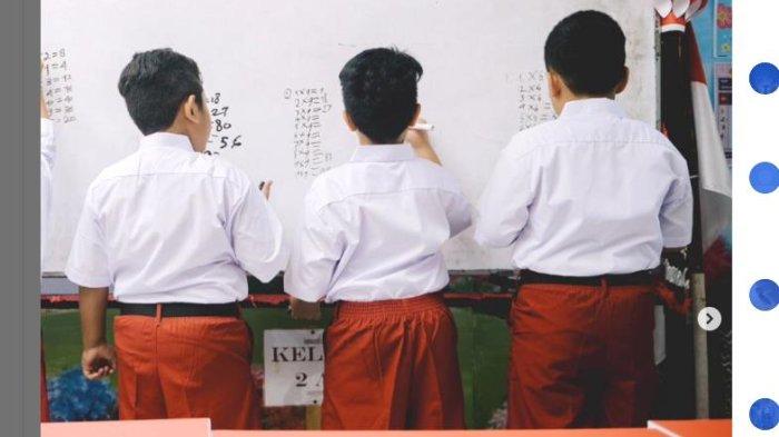 Mulai dari kelas 3 SD/MI atau sederajat nantinya akan diwajibkan untuk belajar Bahasa Inggris dalam mata pelajarannya jad Berita Viral sesuai Permendikbud Ristek Nomor 12/2024.