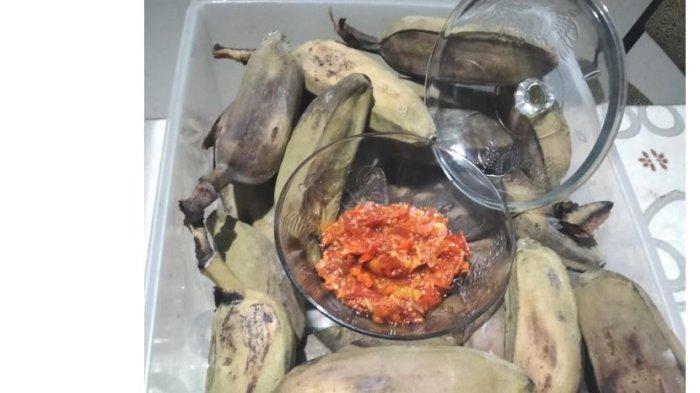 Kuliner NTT Habis Gelap Terbit Terang Habis Kokis Perut Ayam Muncul Pisang Rebus Colo Sambal Tomat