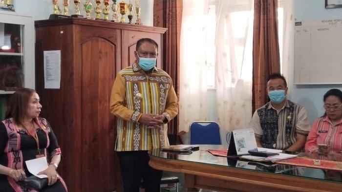 RESPON CEPAT - Bupati TTS langsung mengunjungi RSUD SoE terkait kasus rujukan yang dinilai menyebabkan kematian bayi. Respon cepat ini untuk menekankan pentingnya pelayanan.