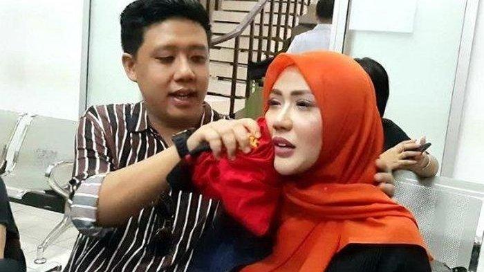 Rey Utami dan Pablo Benua di PN Jakarta Selatan, Senin (30/3/2020)