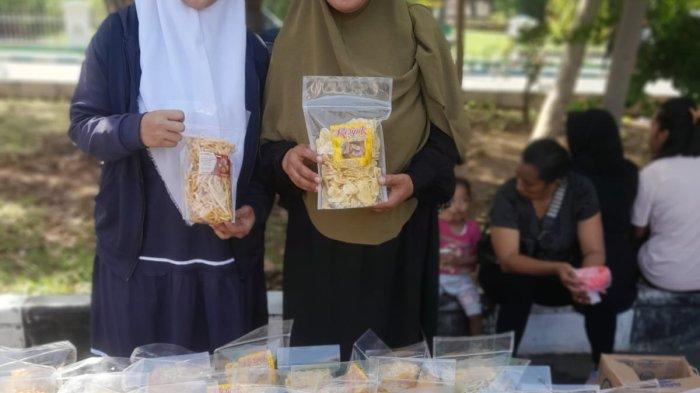 KUE NATAL - Kuliner NTT Aneka Camilan Kue Natal Ibu Salsabila di Lokasi Jalan Jalan Santai Kupang Car Free Day, Rabu 7 Desember 2023