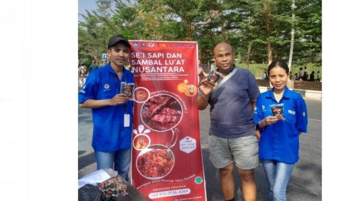 SEI SAPI TIMOR - Kuliner NTT Daging Sapi Se'i Timor Makan Deng Sambal Luat Harga Pasa Lezatnya Dapat di Lokasi Car Free Day Jalan El Tari Kota Kupang, Sabtu 11 November 2023 (POS-KUPANG.COM/FERRY NDOEN)