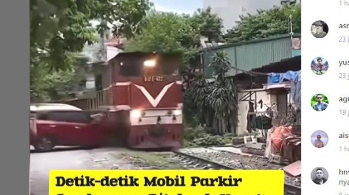 suasana detik detik kereta barang tabrak sebuah mobil memperlihat suasana detik detik sebuah m Mobil mini bus ditabrak kereta baranag karena parkir sembarangan jadi Berita Viral