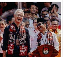 TENUNAN SUMBA - Berita Viral Ganjar Mahfud Capres dan Cawapres dari PDIP Kenakan Selendang Tenun Sumba