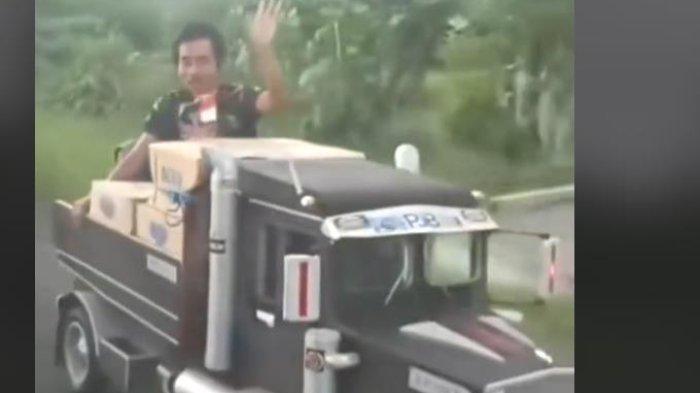 TRUK MINI - Viral Sebuah Truk Mini Hasil Produksi atau Buatan Warga Lokal Melintas di Jalanan Umum