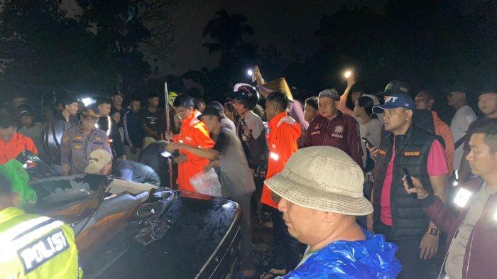 Kecelakaan melibatkan KA Kuala Stabas dan mobil sedan di perlintasan kereta api simpang Saprodi Abung Jayo, Kecamatan Abung Selatan, Lampung Utara, Selasa (5/12/2023).