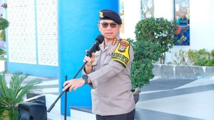OKNUM POLISI - Isu dugaan pemukulan yang melibatkan perwira polisi Polda Sulawesi Tengah, Kombes Pol Richard B Pakpahan, di Kafe Roemah Balkot, Jl Balaikota Timur, Kota Palu, pada Sabtu (14/6/2025), menjadi perbincangan publik. Kini Kombes Richard dicopot dari jabatan Direktur Polda Sulawesi Tengah