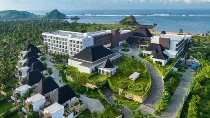 Foto udara Pullman Lombok Mandalika Beach Resort.