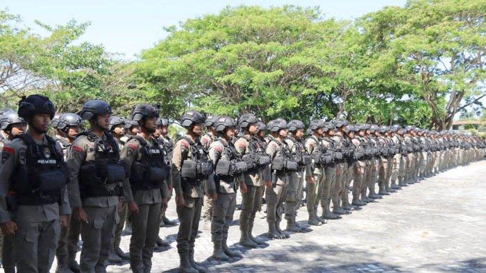 Pelepasan 200 personel Brimob Polda NTB yang dipimpin Kapolda NTB Irjen Pol Drs Djoko Poerwanto di lapangan Angkasa Pura I Bandara Internasional Zainul Abdul Majid, Minggu (27/8/2023).