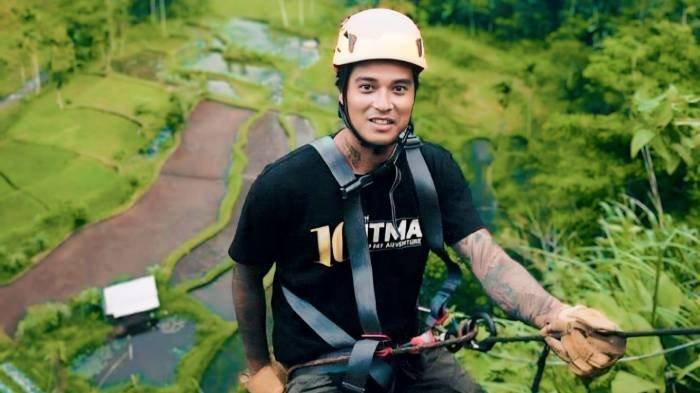 Aktivitas wisata di Lembah Datu, di Desa Pemepek, Kecamatan Pringgarata, Lombok Tengah.