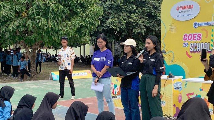 Siswa-siswi SMA Negeri 1 Kediri, Kabupaten Lombok Barat beraksi dalam event Fazzio Youth Project dari Yamaha di sekolah tersebut, Kamis (14/9/2023).