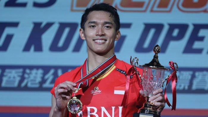 Pemain tunggal putra Indonesia, Jonatan Christie raih trofi juara Hong Kong Open 2023. Jonatan mengalahkan Kenta Nishimoto dari Jepang dengan skor 12-21, 22-20, 21-18 di Hong Kong Coliseum, Minggu (17/9/2023).