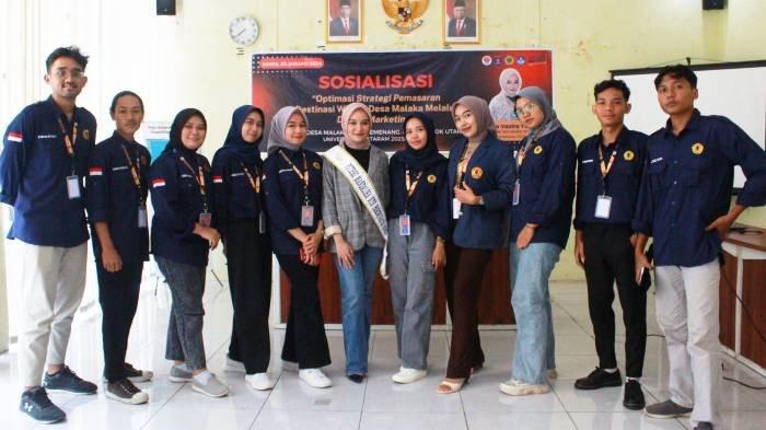 Mahasiswa KKN-PMD Universitas Mataram (Unram) usai menggelar sosialisasi digital marketik di Desa Malaka, Kecamatan Pemenang, Kabupaten Lombok Utara, Kamis (25/1/2024).
