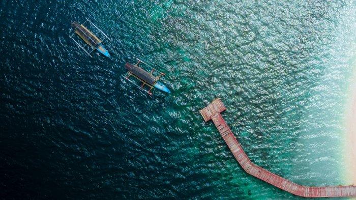 Dermaga Pulau Kenawa, salah satu objek wisata favorit di kawasan wisata Gili Baru, Sumbawa.