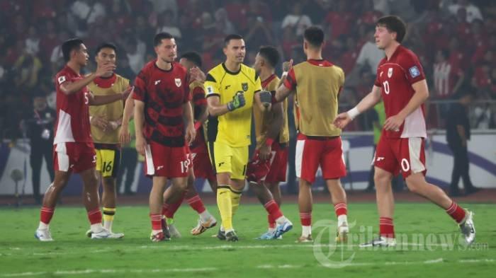 KUALIFIKASI PIALA DUNIA - Pesepak bola Timnas Indonesia usai melawan Timnas China pada Kualifikasi Piala Dunia 2026 zona Asia di Stadion Gelora Bung Karno (GBK) Jakarta, Kamis (5/6/2025).