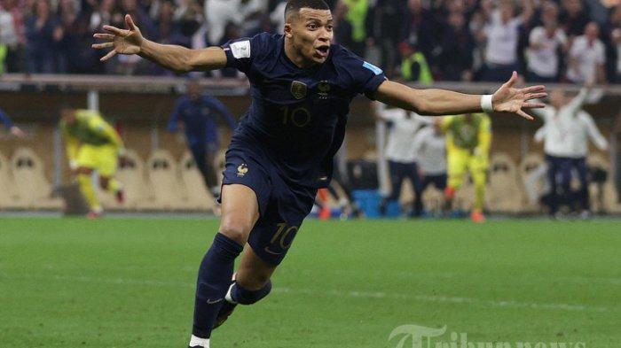 Penyerang Prancis Kylian Mbappe merayakan gol kedua timnya saat pertandingan sepak bola final Piala Dunia Qatar 2022 antara Argentina dan Prancis di Stadion Lusail di Lusail, utara Doha, Minggu 18 Desember 2022).