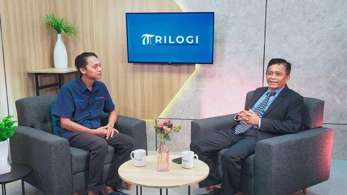 Bupati Lombok Tengah Lalu Pathul Bahri (kanan) di Studio TribunLombok.com di Jalan Dr Soedjono No.99 Kota Mataram, Kamis (5/10/2023).
