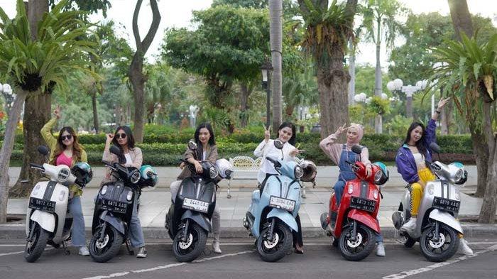 Produk Classy Yamaha telah banyak beredar di jalan raya baik digunakan oleh pria maupun wanita masa kini. Bahkan wanita metropolis memilih Motor Classy Yamaha sebagai teman perjalanan.