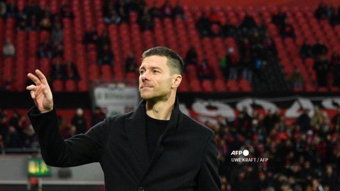 Pelatih kepala Bayer Leverkusen Spanyol Xabi Alonso terlihat sebelum pertandingan sepak bola divisi satu Jerman Bundesliga antara Bayer 04 Leverkusen dan VfL Bochum di Leverkusen, Jerman barat, pada 20 Desember 2023. Pelatih Bayer Leverkusen Xabi Alonso tak dapat menyembunyikan rasa senangnya setelah mengalahkan Inter Milan di ajang Liga Champions 2024/2025.