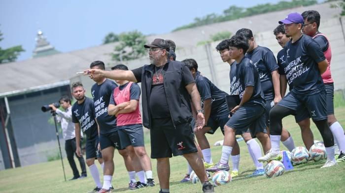 AMMAN bersama Persija Jakarta memfasilitasi pelatihan Program Sertifikasi Lisensi D untuk pelatih sepak bola asal Kabupaten Sumbawa Barat (KSB) yang digelar oleh PSSI.