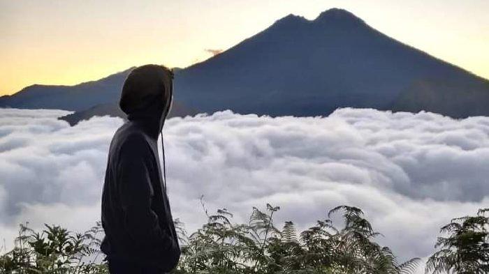 Pemandangan di atas Bukit Pal Jepang