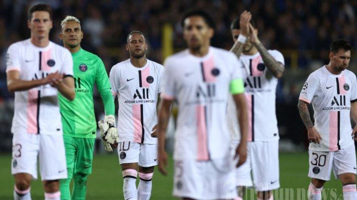PSG MENANG TELAK - Penjaga gawang Paris Saint-Germain Kosta Rika Keylor Navas, penyerang Paris Sain Germain asal Brasil Neymar dan penyerang Paris Saint Germain asal Argentina Lionel Messi pergi setelah pertandingan sepak bola Grup A Liga Champions UEFA Club Brugge melawan Paris Saint Germain ( PSG) di Jan Breydel Stadium di Bruges, pada 15 September 2021. AFP/KENZO TRIBOUILLARD