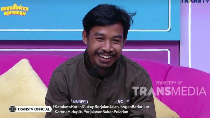 Gareng BJ, Tiktoker sekaligus staff PDAM Lombok Tengah saat diundang acara Brownis di Trans TV belum lama ini.