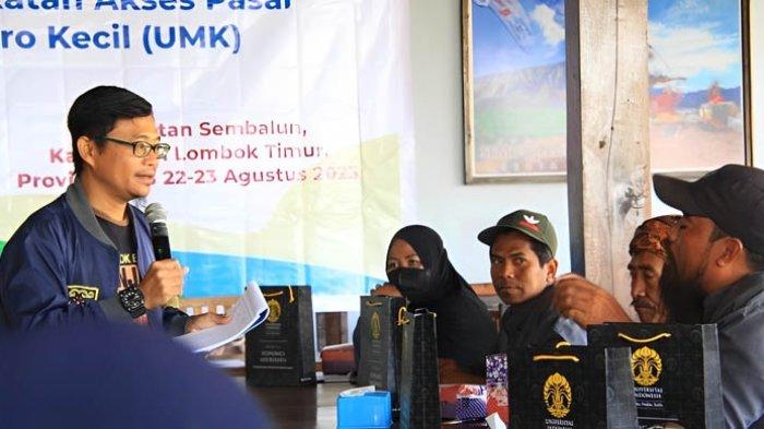 Anggota tim dari DPPM UI dan UN Women saat memberikan pelatihan dan pendampingan kewirausahaan digital untuk para pelaku UMKM di Sembalun, Lombok Timur.