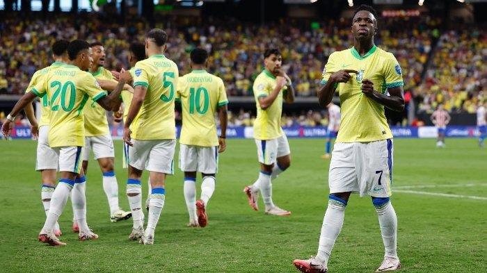 Selebrasi Vinicius Junior (Brasil) saat mencetak gol di Copa America 2024.