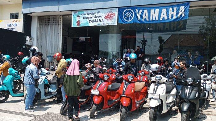 Sebanyak 25 konsumen dan komunitas pengguna Yamaha Fazzio Hybrid-Connected dan Yamaha Grand Filano Hybrid Connected berkeliling Kota Mojokerto, Sabtu (28/10/2023).