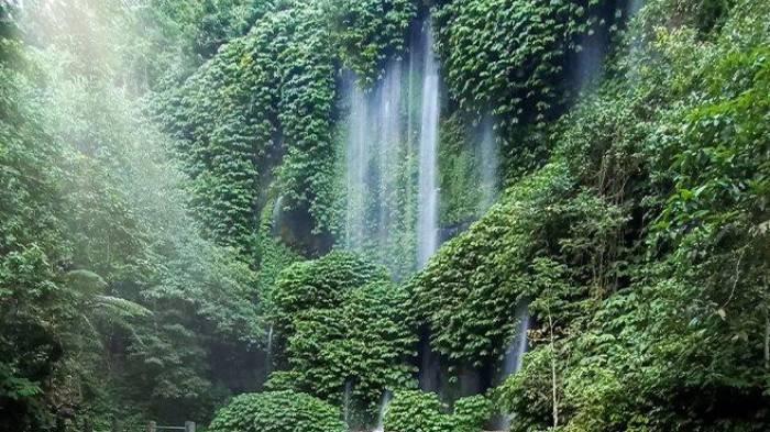Air Terjun Benang Kelambu di Aik Berik, Lombok Tengah.