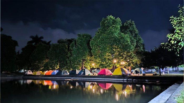 Taman Narmada sebagai destinasi wisata sejarah dan sangat dikenal dengan air awet mudanya, kini dilengkapi wahana camping ground, dan flying fox serta kolam kembar.