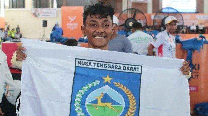 Emas perdana Nusa Tenggara Barat (NTB) di Pekan Olahraga Nasional (PON) XXI Aceh - Sumatera Utara (Sumut) disumbang Feri Irawan cabang olahraga Muaythai dari kelas 45 kilogram (elite).