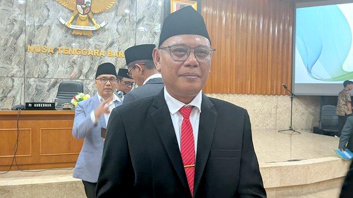 Asisten 1 Setda NTB Fathurahman usai serah terima jabatan dengan Pj Sekda NTB Ibnu Salim, Rabu (10/1/2024) di Kantor Gubernur NTB di Mataram.